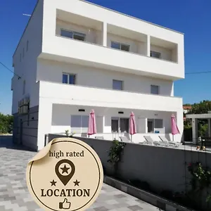 Apartmant & Rosa Medulin Maison d'hôtes