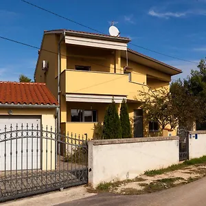 Appartamento Klara, Pomer